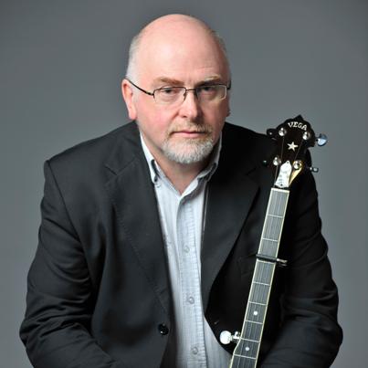 Pat Kelleher with his long-neck banjo.